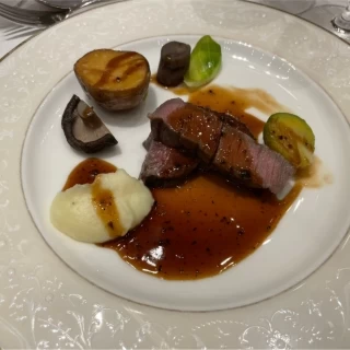メインのお肉料理です。