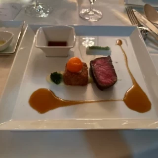 お肉の味が引き立ち、食べ応えのある一品でした。