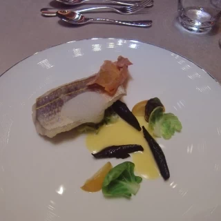 魚料理に添えてある紫人参など色鮮やかできれいでした。