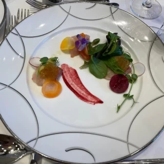 盛り付けも色鮮やかできれいです。