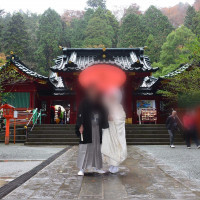 箱根神社です。雨でしたが、裾を持ち上げてなんとか撮影。