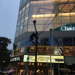 おしゃれなブランドショップの入ったcocotiビル。