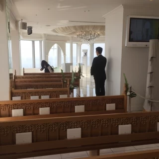 右の壁についてるモニターで
入場から見られます！