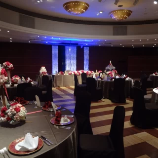 舞踏会のイメージの会場。美女と野獣の雰囲気でした。