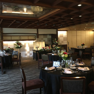 真ん中くらいの大きさの披露宴会場