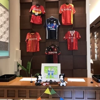 好きなサッカーのユニフォームを飾ってもらいました
