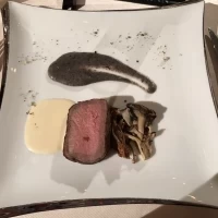 お肉料理です