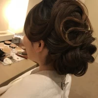 ヘアリハーサル
花を作ってます