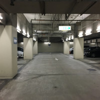 駐車場は地下にあります