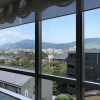 大文字山、比叡山が大きな窓から見えました。