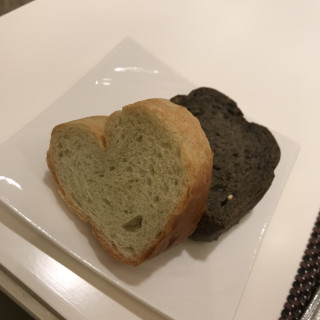 マスカットのパンとコーヒーと栗のパン