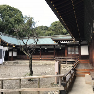 雨の日の花嫁行列はこちらから。|481160さんの真清田神社 参集殿の写真(522400)
