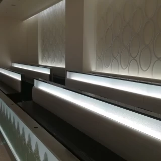 対面式のゲスト席