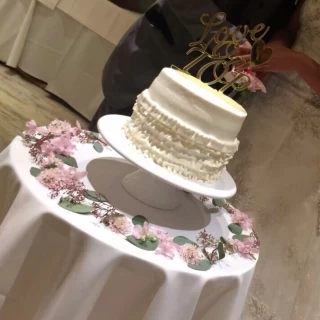 ウエディングケーキはシンプルにしました！