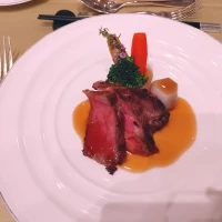 肉料理は柔らかくて、野菜も美味しかったです。