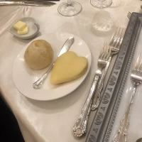 ハートのパンが可愛らしい