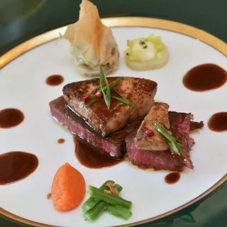 特選牛フィレ肉のステーキとフォアグラのポアレ