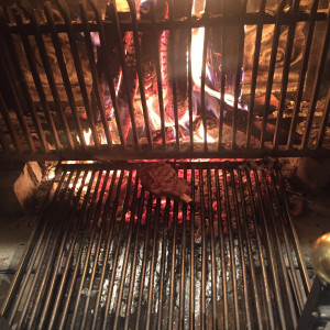 暖炉で焼くお肉をゲストに振る舞うことができます。|481544さんのPACHON（パッション）の写真(510939)