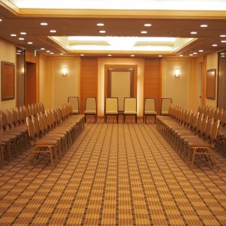 両家顔合わせの場となるお部屋。十分な広さがあった。