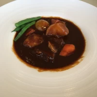 ブライダルサロンにてビーフシチューの試食