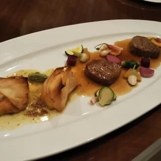 控え室に食べれなかった料理をもってきてくれました
