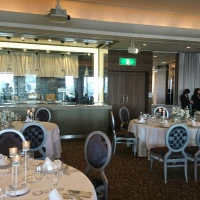 キッチン併設の披露宴会場