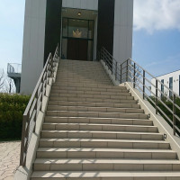 教会出口からの階段