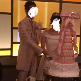 マカロンタワーのウェディングケーキ