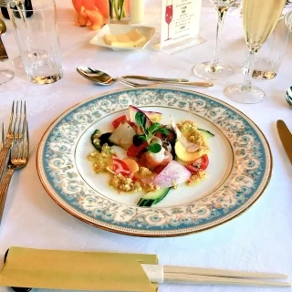 料理とテーブル