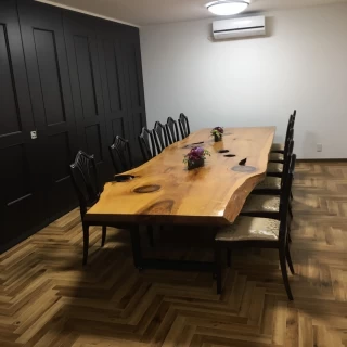 控え室です。
神父新郎と別れています。