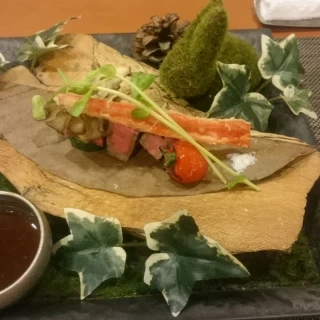 おにくが美味しかった。シェフが挨拶にきて、感じがよかった。