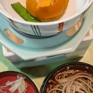 南京饅頭。大根で鶴人参で亀が飾り切りされ味がとても素晴らしい