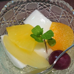 杏仁豆腐と季節の果物が提供され口がリセットされ、爽やかになる|482921さんの盛岡八幡宮の写真(520979)