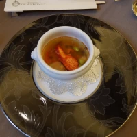 料理のスープです。オマールエビ。