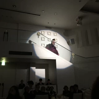 二階からの登場