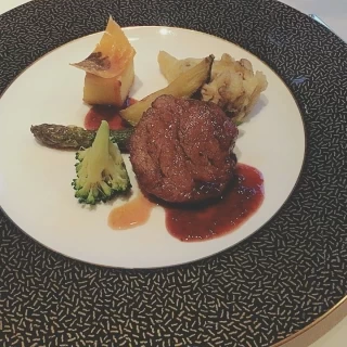 メイン肉料理