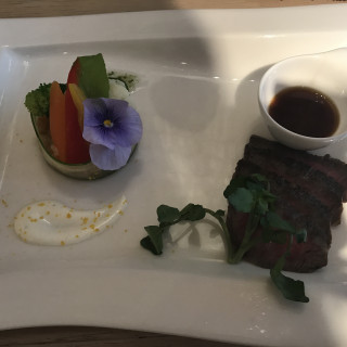 サラダとお肉