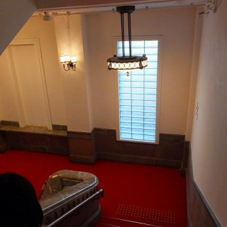 赤じゅうたんの階段です。ここで写真を撮れればいいのですが