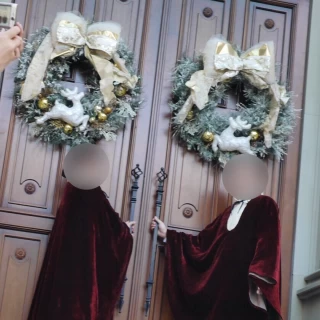 ドアにもクリスマスの装飾がありました