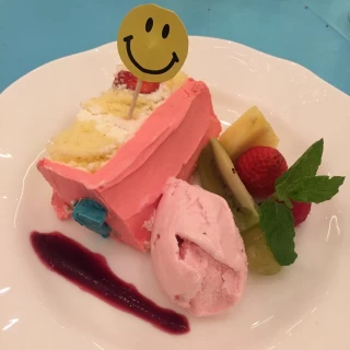 カラフルで可愛いウエディングケーキ