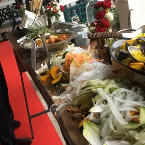 披露宴のお食事をガーデンでブッフェで|483603さんの旧グッゲンハイム邸の写真(541814)