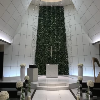 緑が綺麗なチャペル