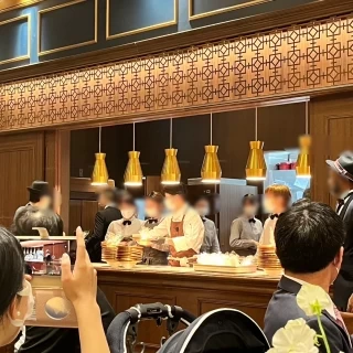 オープンキッチンは臨場感があり大迫力でゲストが釘付けでした！