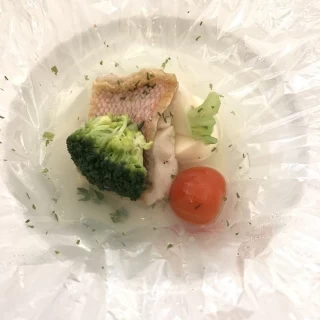 魚料理、珍しい入れ物でした