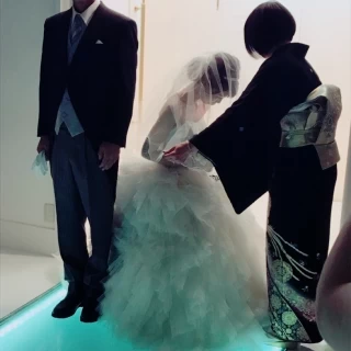 新婦 両親と入場
照明は暗めでスタート