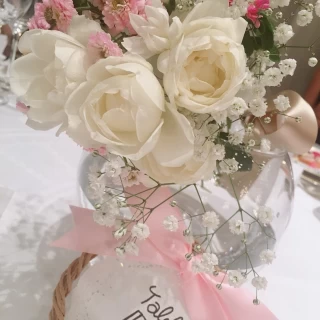 いろんな種類から選べるテーブル装花