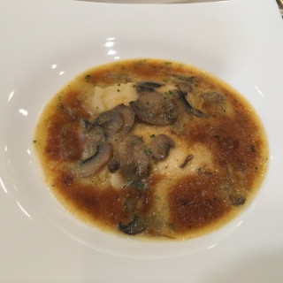 お魚のメイン。ローストビーフに負けない美味しさでした。