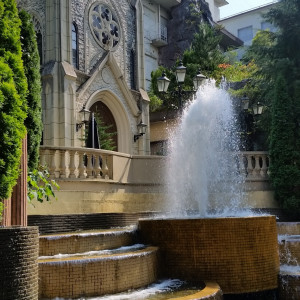 教会前に噴水|484295さんのHOTEL CRYSTAL PALACE（ホテルクリスタルパレス）の写真(565381)