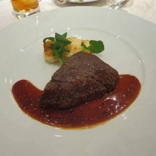 メインのお肉料理