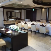 広さはありませんが十分な設備の披露宴会場です。